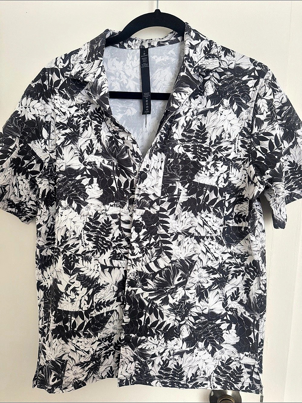 lululemon Airing Easy Short-Sleeve Shirt Floral Black & White Small